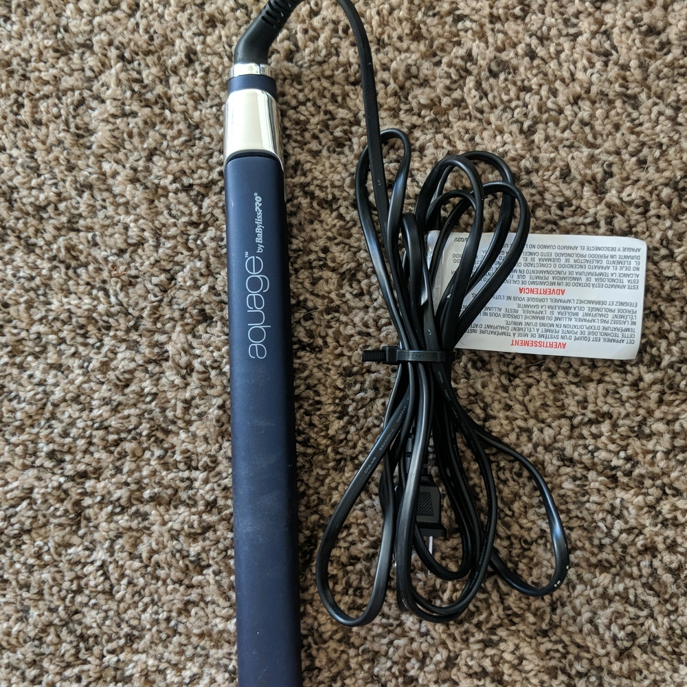 BRAND NEW Aquage babyliss pro hair straightener model AQSK130